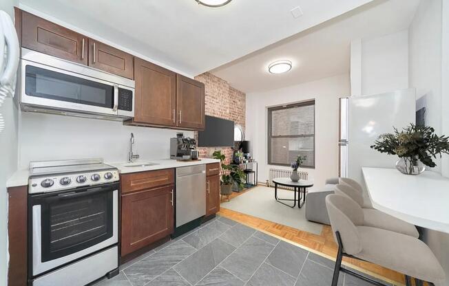333 W 43 ST 2 ACRES