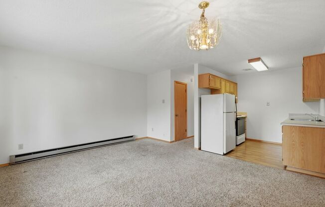 1 bed, 1 bath, 420 sqft, $1,175, Unit 14