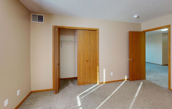 2 beds, 1 bath, 1,088 sqft, $1,195, Unit 3101-214