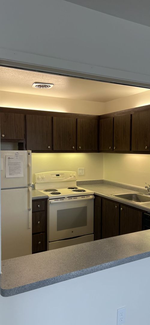 2 beds, 2 baths, 850 sqft, $1,375, Unit 303