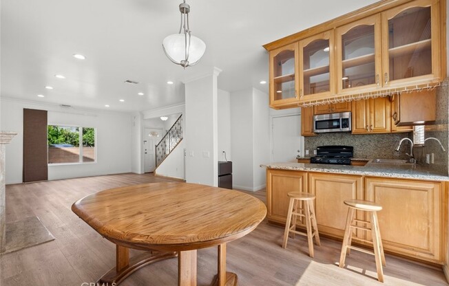 1628 ALEXANDRIA AVE