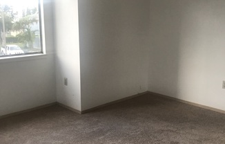 2 beds, 1 bath, $2,100