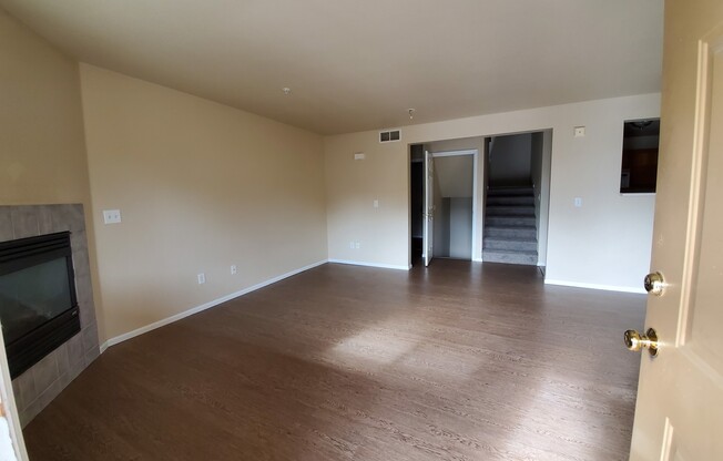 Spacious 3 bed, 3.5 bath condo in Rigden Farm!
