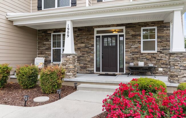 5 Bedroom 3.5 bath home in Hickory Landing