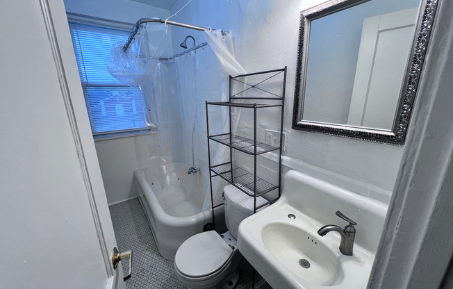 Studio, 1 bath, 400 sqft, $865, Unit 304