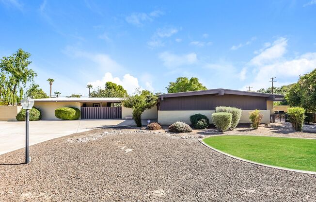 Stunning 4 Bedroom, 2 Bathroom Home with Casita