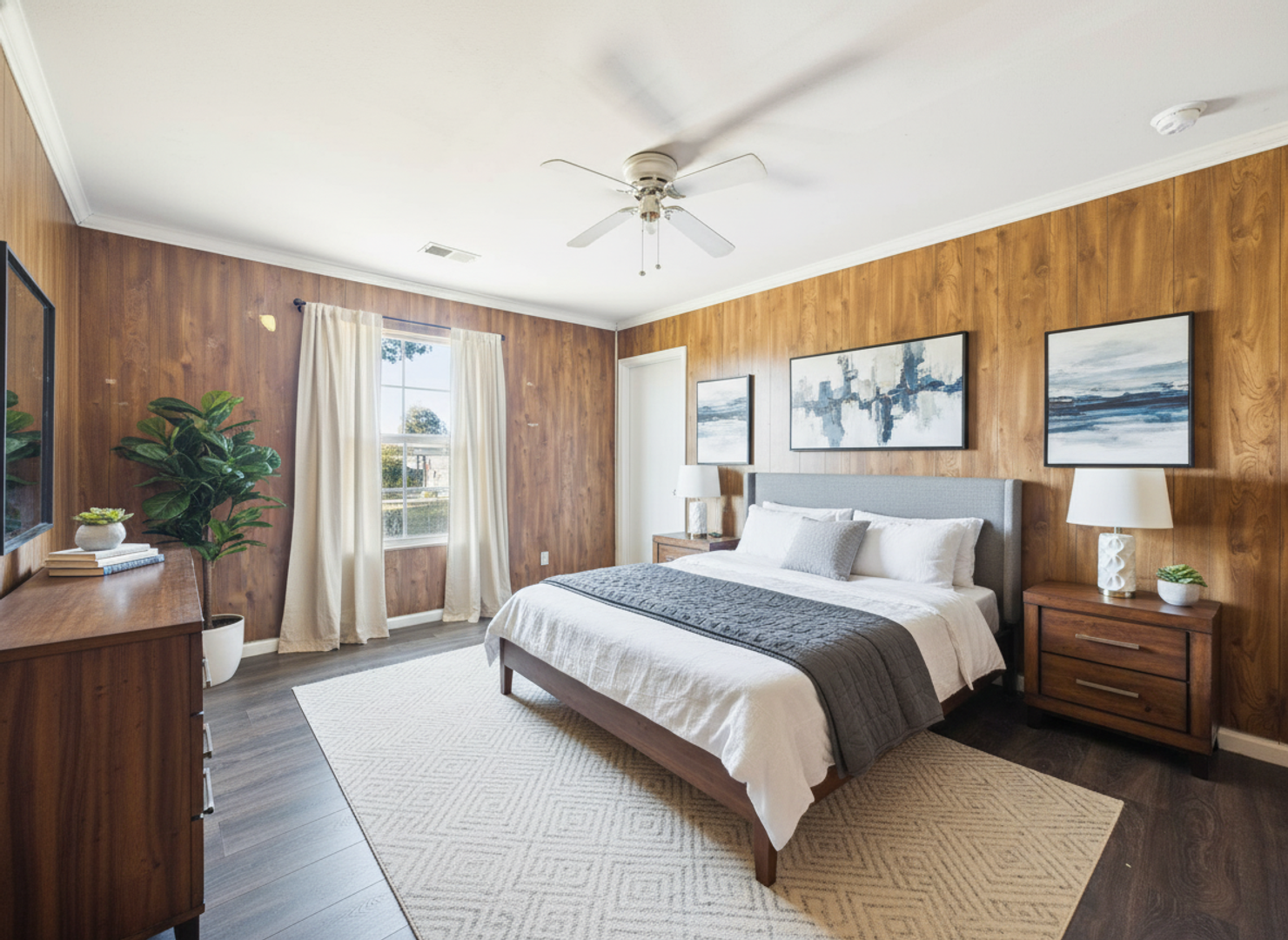 AVAILABLE NOW! 3 bed, 2 bath home in Lafayette!