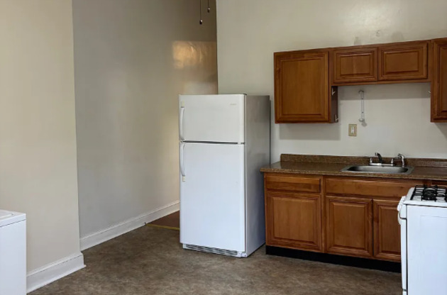 221 X BROOKFIELD AVE