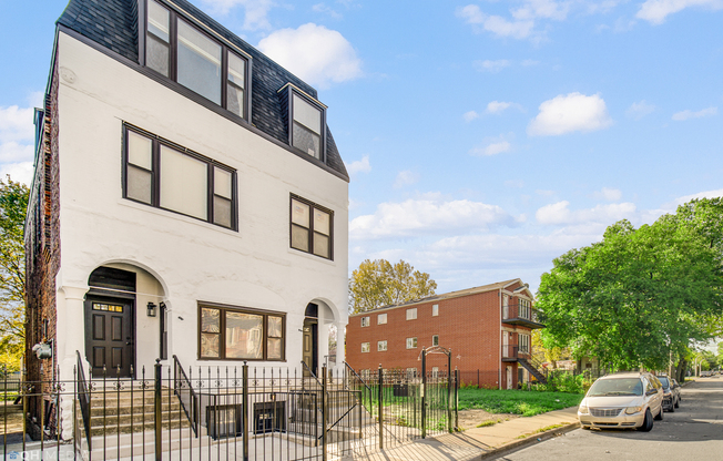 2735 W POLK ST