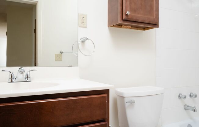 2 beds, 1 bath, 900 sqft, $1,400, Unit 409
