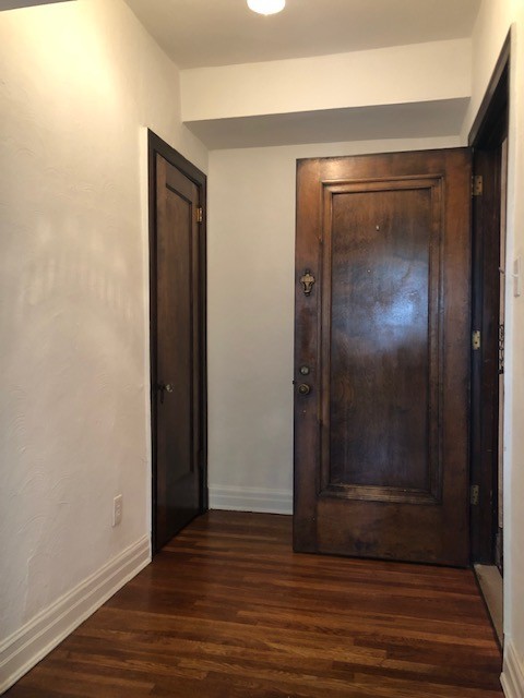 1 bed, 1 bath, 962 sqft, $1,560, Unit New King Edward  208