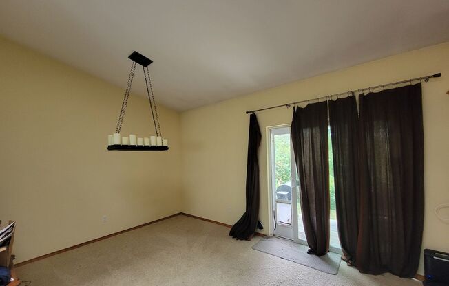 Charming and spacious 3 bed home in secluded location, 10 minutes to freeways