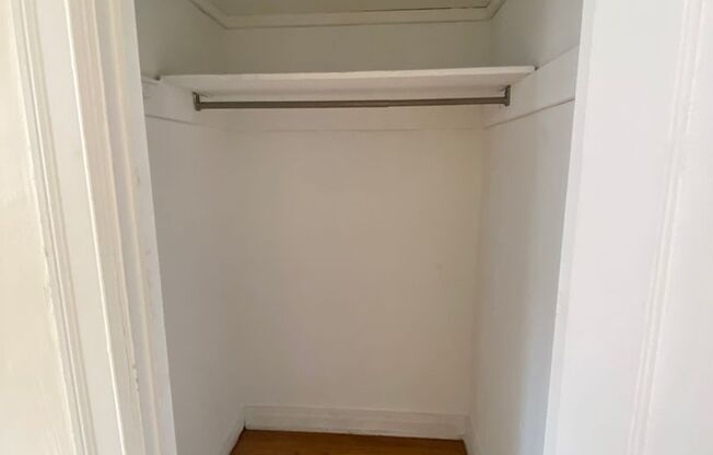 Studio, 1 bath, 294 sqft, $1,415, Unit New King Edward  4A3