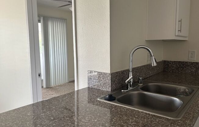 2 beds, 1 bath, 850 sqft, $2,200, Unit 7