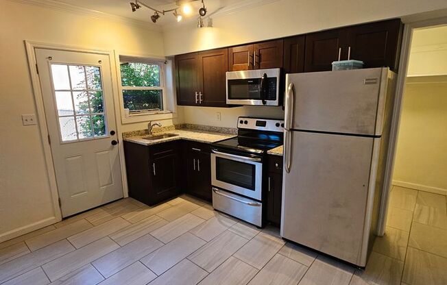 Studio, 1 bath, 550 sqft, $1,245, Unit D-5