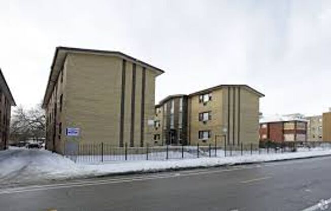 7818-7820 South Shore Drive