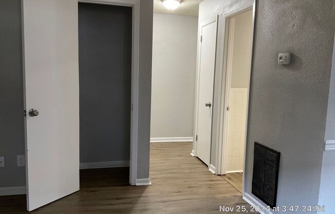 2 beds, 1 bath, $1,095, Unit 01727-05