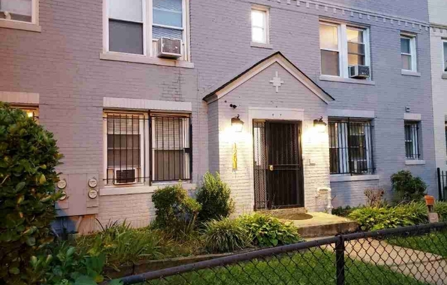 1251 PENN ST NE