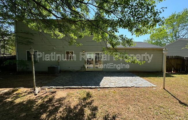 4 beds, 3 baths, 1,560 sqft, $2,300