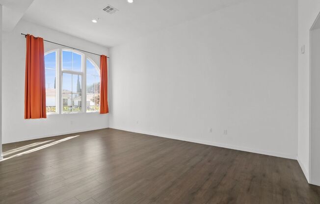 1 bed, 2 baths, 748 sqft, $4,500, Unit #102