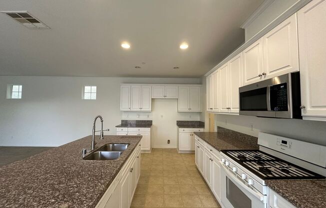 4 BEDROOM HOME FOR LEASING IN EASTVALE