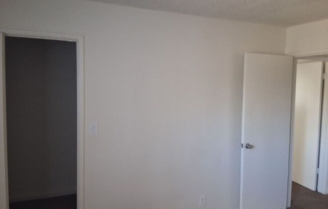 2 beds, 1 bath, 968 sqft, $1,325, Unit 1450-129