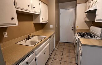 2 beds, 1.5 baths, $1,400, Unit 3