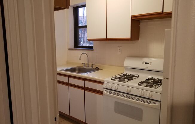 2 beds, 1 bath, 800 sqft, $1,720, Unit 6224 Fifth Ave. #115F