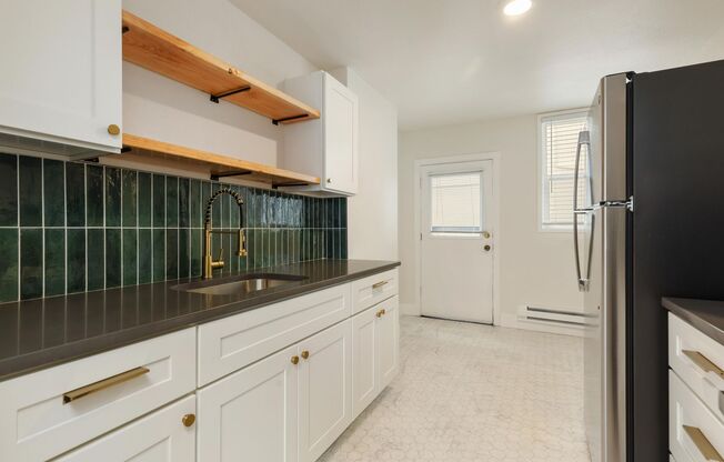 3 beds, 1 bath, 1,398 sqft, $3,275, Unit 1305-1