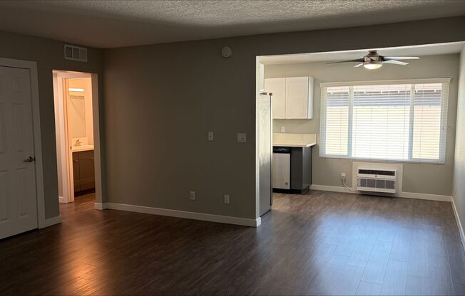 2 beds, 1 bath, 875 sqft, $2,725, Unit 97