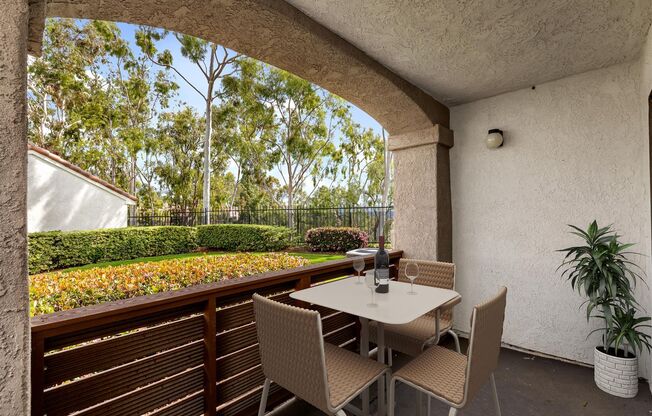 2 beds, 1 bath, 827 sqft, $2,650, Unit Unit 095