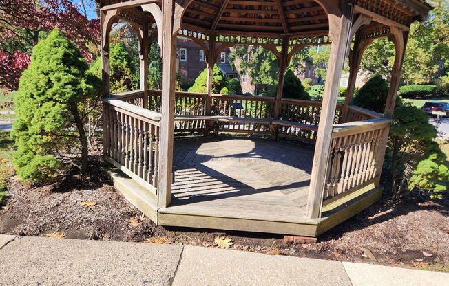 2 beds, 1 bath, 897 sqft, $2,385, Unit A-24