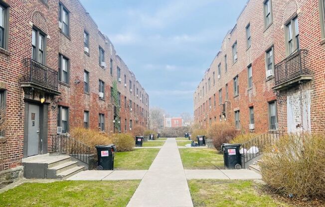 2 beds, 1 bath, $1,195, Unit G6