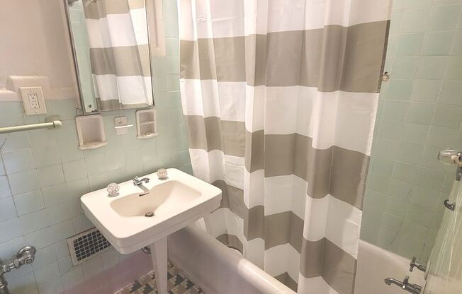 1 bed, 1 bath, $1,045, Unit 205