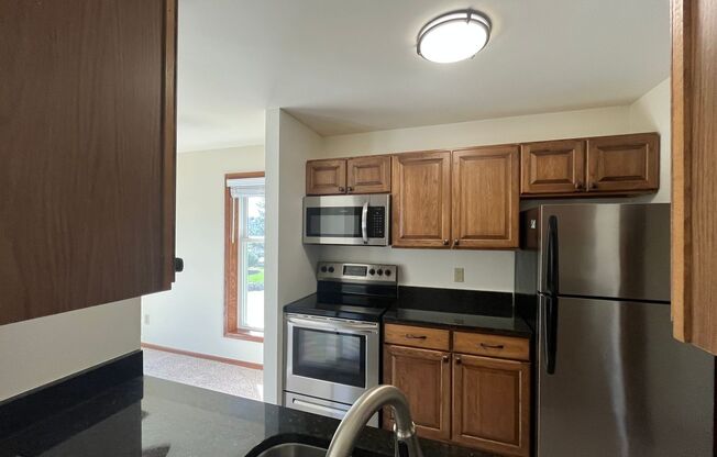 2 beds, 1 bath, 950 sqft, $1,750, Unit 7646CB