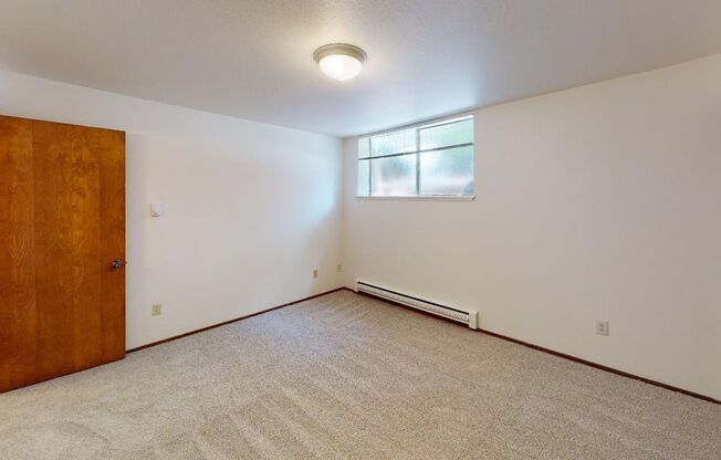 2 beds, 1 bath, 770 sqft, $1,995, Unit 01