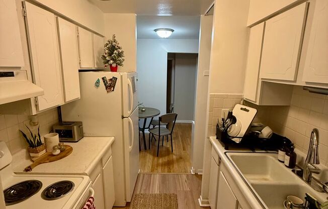 1 bed, 1 bath, $1,905, Unit 551