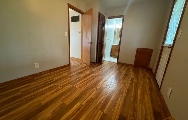 Updated 1BR Apartment – Shared Laundry, Cats OK – $750/mo