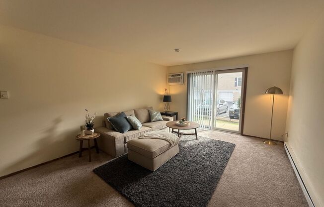 2 beds, 1 bath, 965 sqft, $1,650, Unit 7601CB