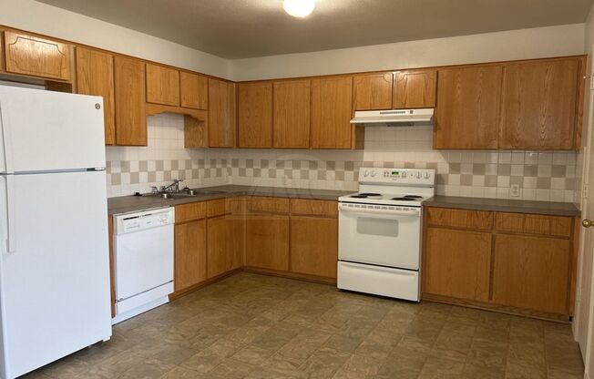 3 beds, 2 baths, $1,225, Unit 1629 Yuma Trail Unit A