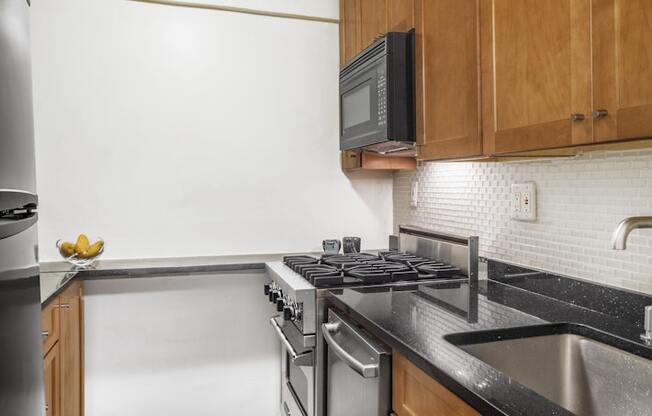 Studio, 1 bath, $3,200, Unit 6D