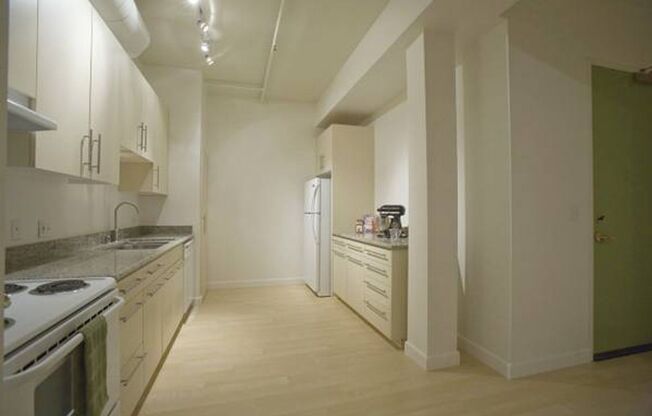 1 bed, 1 bath, 1,033 sqft, $2,524, Unit 1023-308