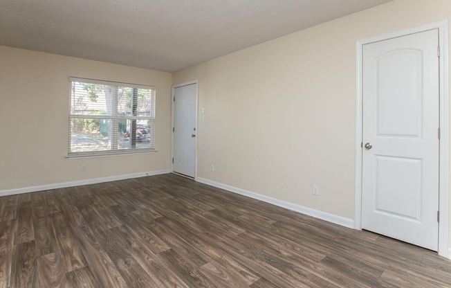 2 beds, 1 bath, 715 sqft, $918