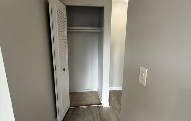 1 bed, 1 bath, 800 sqft, $1,300, Unit 210