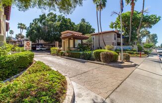 Come Check Out this Classic 2BED, 2BATH CONDO