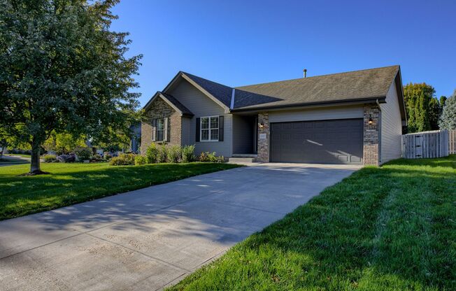 Must See 3 Bedroom Close to Village Pointe!!