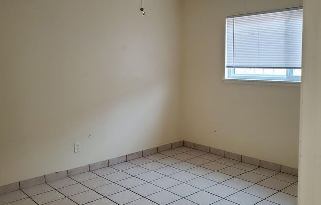 1 bed, 1 bath, 765 sqft, $800, Unit Apartment B