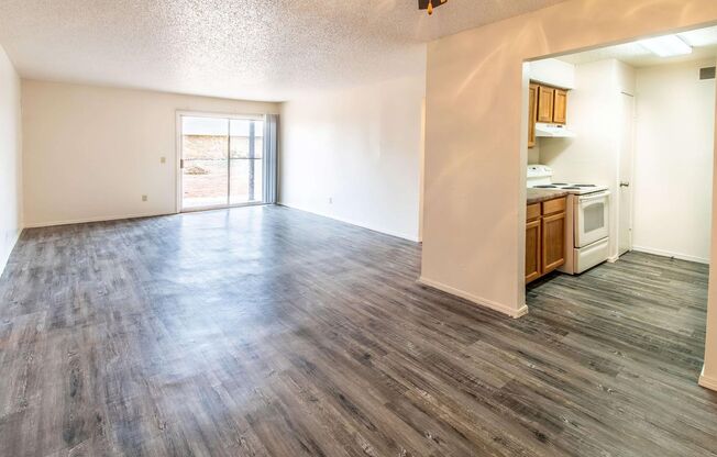 1 bed, 1 bath, 725 sqft, $749