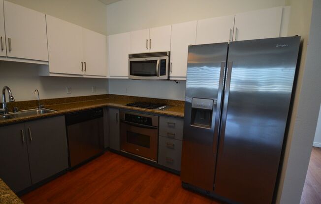 2 beds, 2 baths, $2,945, Unit Unit 411