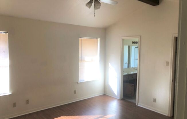 3 beds, 2 baths, $1,395